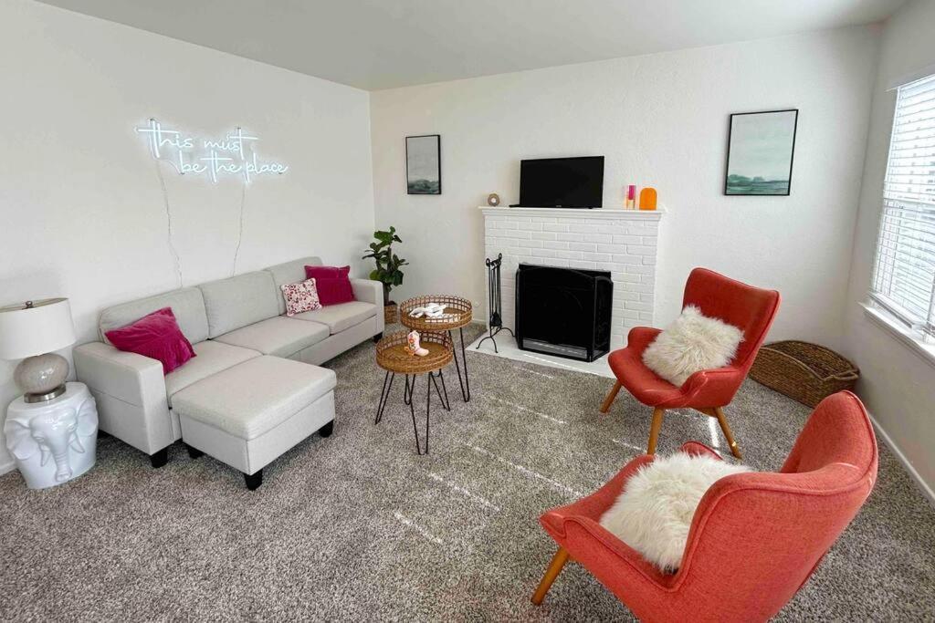 Entire Home By Newport Beach, Disneyland And Sna! คอสตาเมซา ภายนอก รูปภาพ